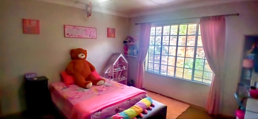 5 Bedroom Property for Sale in Langenhovenpark Free State